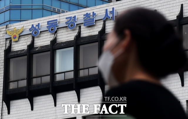 31일 경찰에 따르면 서울 성동경찰서는 이날 40대 남성 A씨를 절도 및 여신전문금융업법 위반 혐의로 구속 송치했다. /더팩트DB
