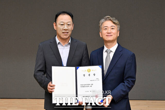 광주 서구 내 곁에 생활정부 완성을 위한 파격승진이 단행됐다. 광주 서구는 31일 송기철 금호1동장을 자치행정국장으로 승진 발령했다/ 광주 서구