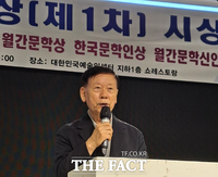  소설가 김신운, 오랜 칩거의 시간 깨고 장편 '구름 관찰자' 출간