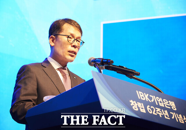 김성태 IBK기업은행장이 1일 서울 을지로 기업은행 본점에서 열린 IBK기업은행 창립 62주년 기념식에 참석해 기념사를 하고 있다. /IBK기업은행