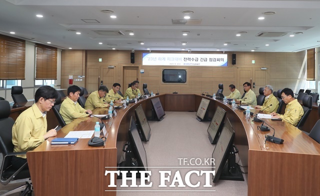 한국남동발전 진주 본사에서 전사 발전설비 긴급점검회의가 열리고 있다./한국남동발전