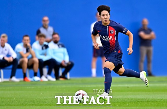PSG 유니폼을 입고 한국 무대에 처음 등장한 이강인./PSG
