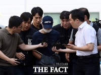  묵묵부답으로 법원 출석하는 '서현역 흉기 난동' 피의자 [TF사진관]