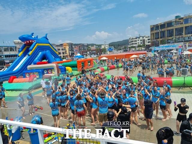 충남도가 2023 새만금 세계잼버리 대회 참가 스카우트 대원들에게 숙소와 함께 다양한 관광 프로그램을 제공한다. 사진은 보령머드축제. / 충남도