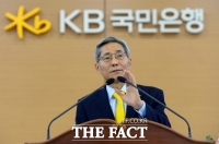 윤종규 KB금융 회장, 용퇴 결정 