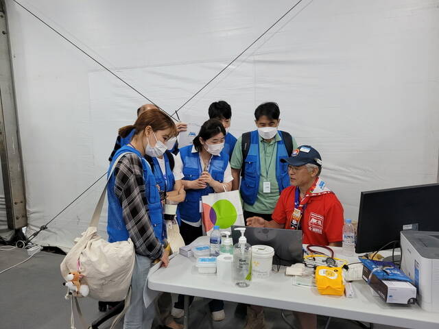 삼성 의료지원단이 2023 새만금 세계 스카우트 잼버리 대회에 파견돼 의료봉사를 하고 있다. /삼성