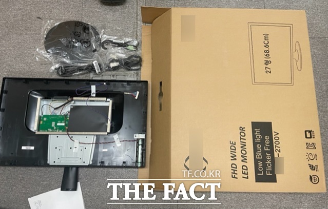 외국산 액정모니터를 국산으로 둔갑시켜 부정 납품하다 적발된 모습 / 관세청