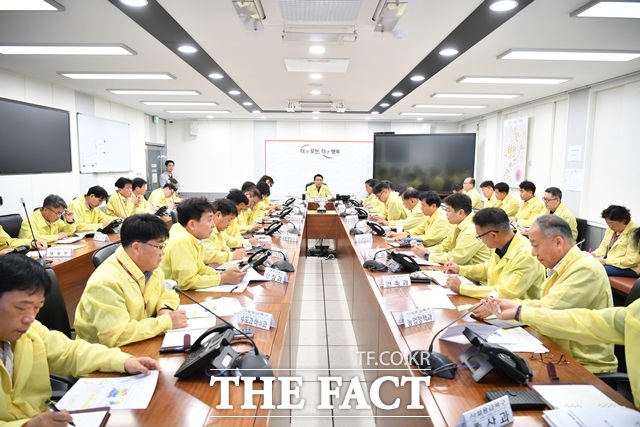 경기 포천시가 태풍 카눈 북상에 대비해 8일부터 비상 체제에 들어갔다. 시는 이날 오전 긴급회의를 열고 선제적 대응을 위해 태풍 경로 등 상황을 예의 주시하고 있다./포천시