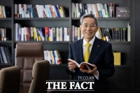  윤종규 회장, 용퇴 발표 후 친필서한 '승계프로그램으로 탁월한 후보 선임'