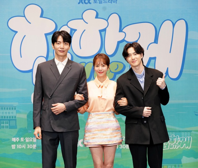 배우 이민기 한지민 수호(왼쪽부터)가 JTBC 새 토일드라마 힙하게 제작발표회에 참석했다. /JTBC
