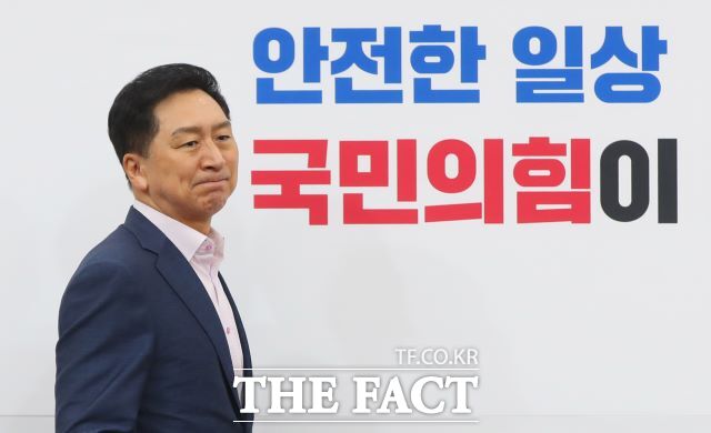 김기현 국민의힘 대표가 10일 오전 서울 여의도 국회에서 열린 최고위회의에 참석하고 있다. /뉴시스