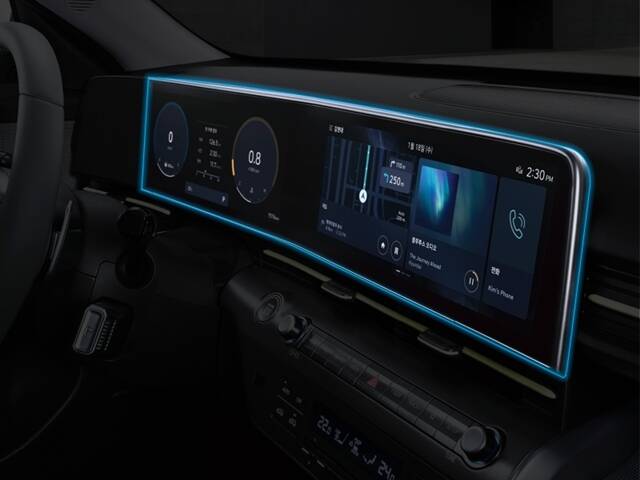 더 뉴 쏘렌토에는 차세대 인포테인먼트 시스템 ccNC(connected car Navigation Cockpit)가 적용된다. 사진은 앞서 디 올 뉴 그랜저를 통해 처음 소개된 파노라믹 커브드 디스플레이. /현대차