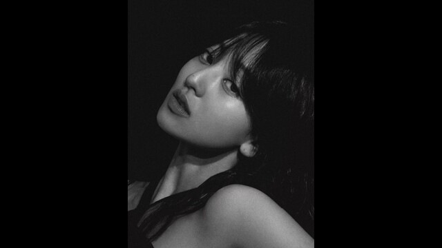 트와이스 지효가 솔로 앨범의 두 번째 하이라이트 메들리 영상을 공개했다. /JYP엔터