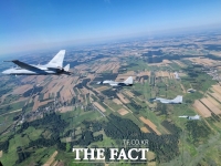  FA-50, 국산항공기 새역사 쓰다…폴란드 국군의 날 바르샤바 상공 비행