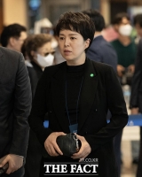  김은혜 홍보수석, 윤 대통령 부친 빈소 조문 [TF사진관]