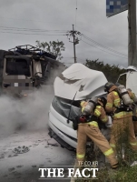  영천서 교통사고로 전기트럭에 화재…사상자 2명 재산피해 3500만원