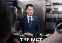  김남국 '불출마 선언'에 징계 미룬 與野 윤리특위