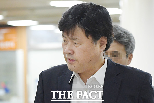 검찰이 이재명 더불어민주당 대표의 최측근 김용 전 민주연구원 부원장 변호사의 주거지 등을 압수수색하고 있다. 정치자금법 위반 사건 재판에서 증인에게 위증을 교사했다는 혐의다./장윤석 인턴기자