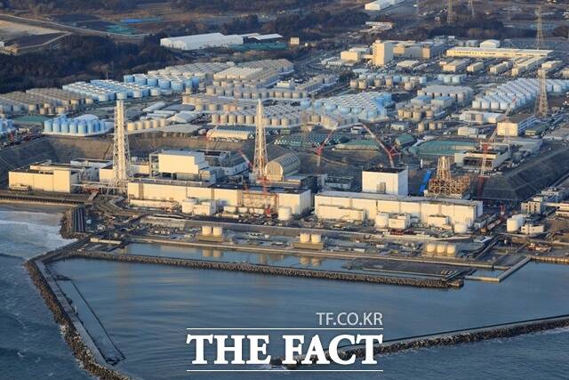 일본 도쿄(東京)전력이 후쿠시마(福島) 제1 원자력발전소의 오염수를 24일 오후 1시부터 해양 방류를 시작했다. 후쿠시마 오염수 방류는 2011년 3월 11일 동일본대지진으로 인한 후쿠시마 원전 사고 발생 이후로 보면 약 12년 만이다. /AP.뉴시스