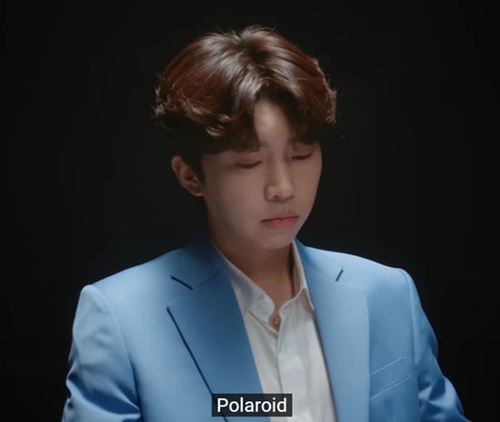 가수 임영웅의 Polaroid(폴라로이드) 뮤직비디오가 2022년 11월14일 임영웅 공식 유튜브 채널을 통해 선공개된 이후 10개월만인 24일 1900만 뷰를 돌파했다. /폴라로이드 뮤비 캡처