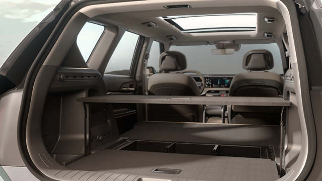 기아가 공개한 준중형 전동화 스포츠유틸리티차량(SUV) 모델 The Kia EV5의 트렁크 모습. /기아