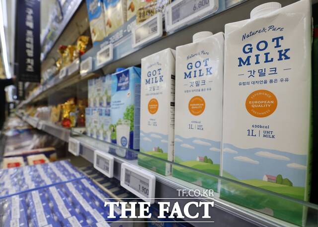 최근 비교적 가격이 저렴한 수입산 멸균 우유를 찾는 소비자들이 늘어나고 있다. /뉴시스
