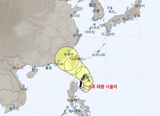  27일 오전 4시 30분 기준 제9호 태풍 사올라(SAOLA)는 필리핀 마닐라 북동쪽 해상에서 남남서진하고 있다. /기상청 홈페이지 갈무리