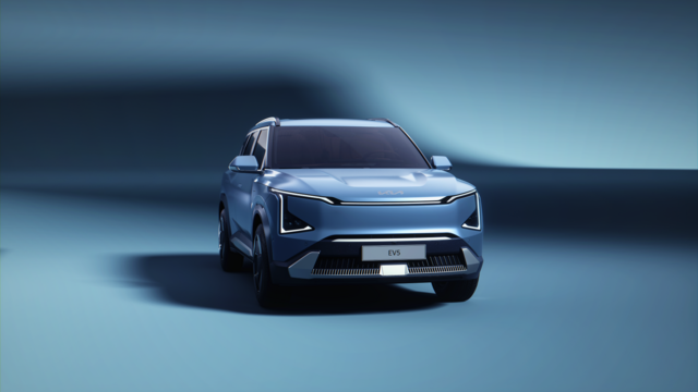 기아는 지난 25일 2023 청두 국제 모터쇼에서 전기 SUV 모델 EV5(사진)의 디자인을 세계 최초 공개하면서 출격 임박을 알렸다. /기아