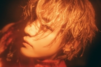  이번엔 카리스마…방탄소년단 뷔, '레이오버' 콘셉트 포토