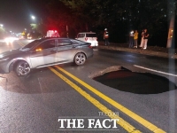  경주서 싱크홀 피하다 3중 추돌사고…1명 부상 