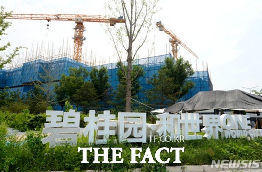 중국 최대 부동산개발 회사인 비구이위안(벽계원, 컨트리가든)이 5일 이자상환으로 디폴트(채무불이행) 위기를 넘겼다. 사진은 지난달 중순 베이징 월드티 프로젝트 건설현장 모습./뉴시스