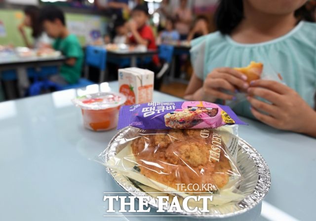 서울시가 내년부터 어린이집 급식의 안전성과 품질 강화를 위해 공공급식 체계를 개편한다. 사진은 기사 내용과 무관. /이동률 기자
