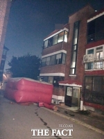  천안서 30대 남성 빌라 옥상에서 투신 소동...'사람 해칠 것 같다'