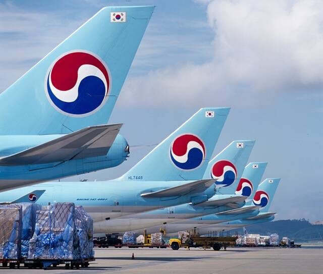 지난 5일 SAF 2% 섞은 항공유를 급유한 대한항공 화물기 KE207편(B777F)이 인천을 출발해 LA로 향했다.. /대한항공
