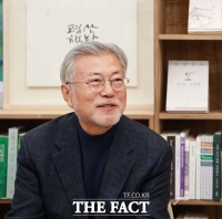  '책 추천' 대신 '尹 비판' 쓰는 文 SNS…민주당 소구 효과는?