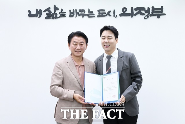 경기 의정부시는 기존 연예인의 인지도에만 의존하는 홍보 방식에서 벗어나 보다 친근하게 시민들과 어우러질 수 있도록 처음으로 가수 겸 인플루언서인 비니쌤을 홍보대사로 위촉했다./의정부시