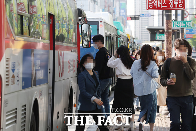 기본요금이 상이한 광역버스는 서울 안에서도 이용할 수 없다. /경기도