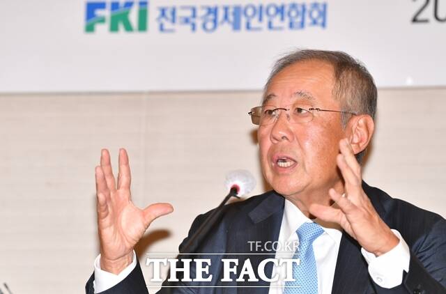 류진 전국경제인연합회 회장이 회원사들을 대상으로 농어촌과 지역경제 활성화를 위해 추석맞이 우리 농수산물 소비 촉진·중소기업 상생협력을 독려하는 서한을 보냈다. /박헌우 기자