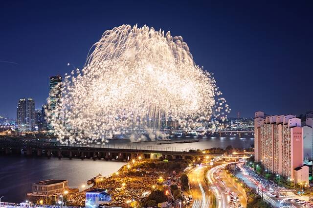다음 달 7일 서울 여의도 한강공원에서 한화와 함께하는 서울세계불꽃축제 2023이 열린다. /한화그룹