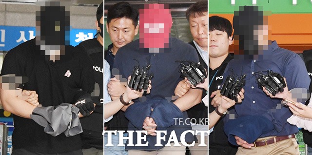 서울 용산구의 한 아파트 단지에서 경찰관이 추락사 한 집단 마약 모임 의혹을 받고 있는 피의자가 11일 서부지방법원에서 열리는 구속 전 피의자 심문(영장실질심사)을 마친뒤 법원을 나서고 있다. /장윤석 인턴기자