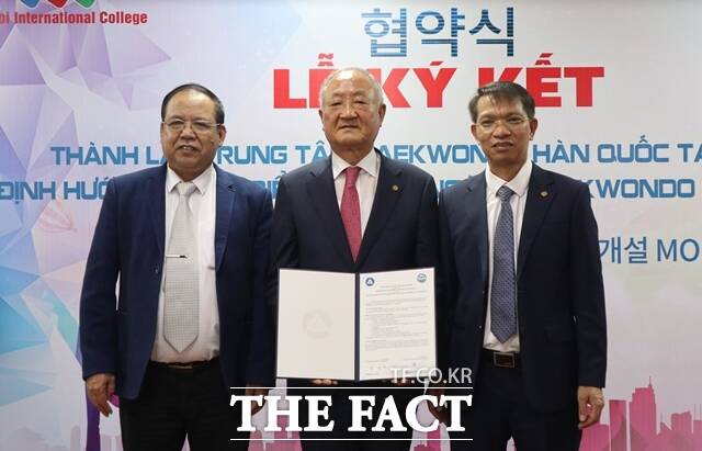 백석대학교와 베트남 하노이국제전문대학교가 ‘백석태권도센터’ 설립 및 ‘글로벌태권도전공’ 개설을 위한 MOU를 체결했다. / 백석대학교