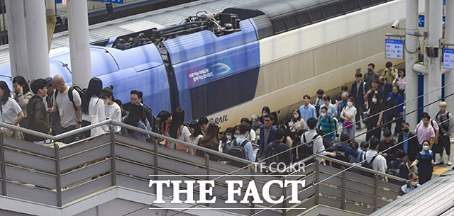 철도노조의 총파업이 이틀째로 접어든 가운데 15일 오전 9시 기준 열차운행이 평시대비 79.3%의 운행률을 보였다. /서예원 인턴기자