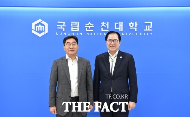 전남 완도군은 국립순천대학교와 글로컬대학30 선정 및 성공적인 운영과 지역 전략 산업 활성화를 위한 업무 협약을 체결했다고 15일 밝혔다./완도군