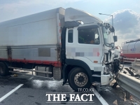  아산서 화물차·트레일러 등 3대 추돌 사고로 3명 부상