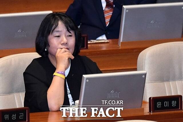 9월 5일 정치 분야 대정부 질문에 참석한 윤 의원. /남용희 기자