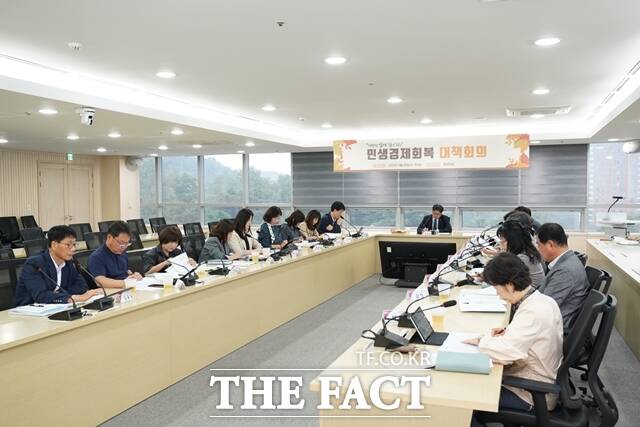 천안시가 20일 ‘민생경제회복 대책회의’를 열었다. / 천안시