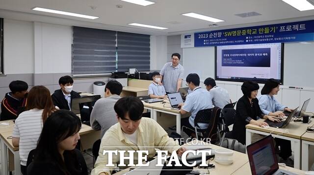 순천향대학교 SW중심대학사업단이 ‘SW 명문중학교 만들기’ 발대식을 개최하고 지역 소프트웨어 인재양성을 위한 본격적 활동에 돌입했다. / 순천향대학교