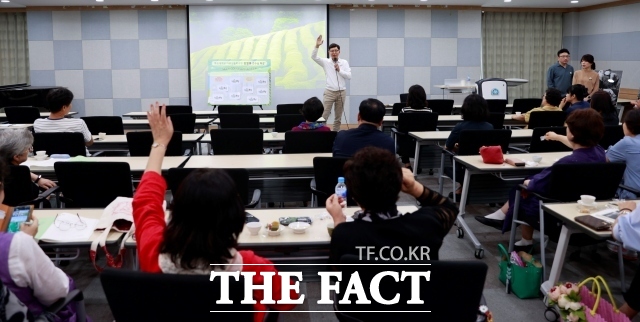 전남 보성군은 20일 김철우 군수가 목포대학교 초청으로 ‘한국 차 산업 현황 및 보성 차 산업 발전 방향’ 주제로 특강을 했다고 21일 밝혔다./보성군