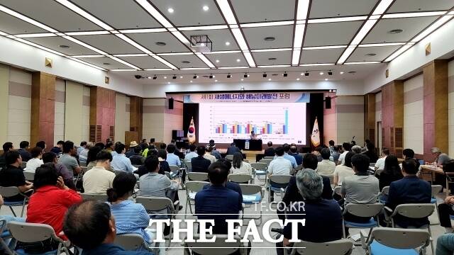 전남 해남군은 20일 군 문화예술회관에서 ‘농업의 미래와 재생에너지’를 주제로 제1회 재생에너지와 해남 미래발전 포럼을 개최했다고 21일 밝혔다./해남군