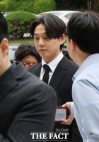  [속보]  유아인 구속영장 심사 출석…